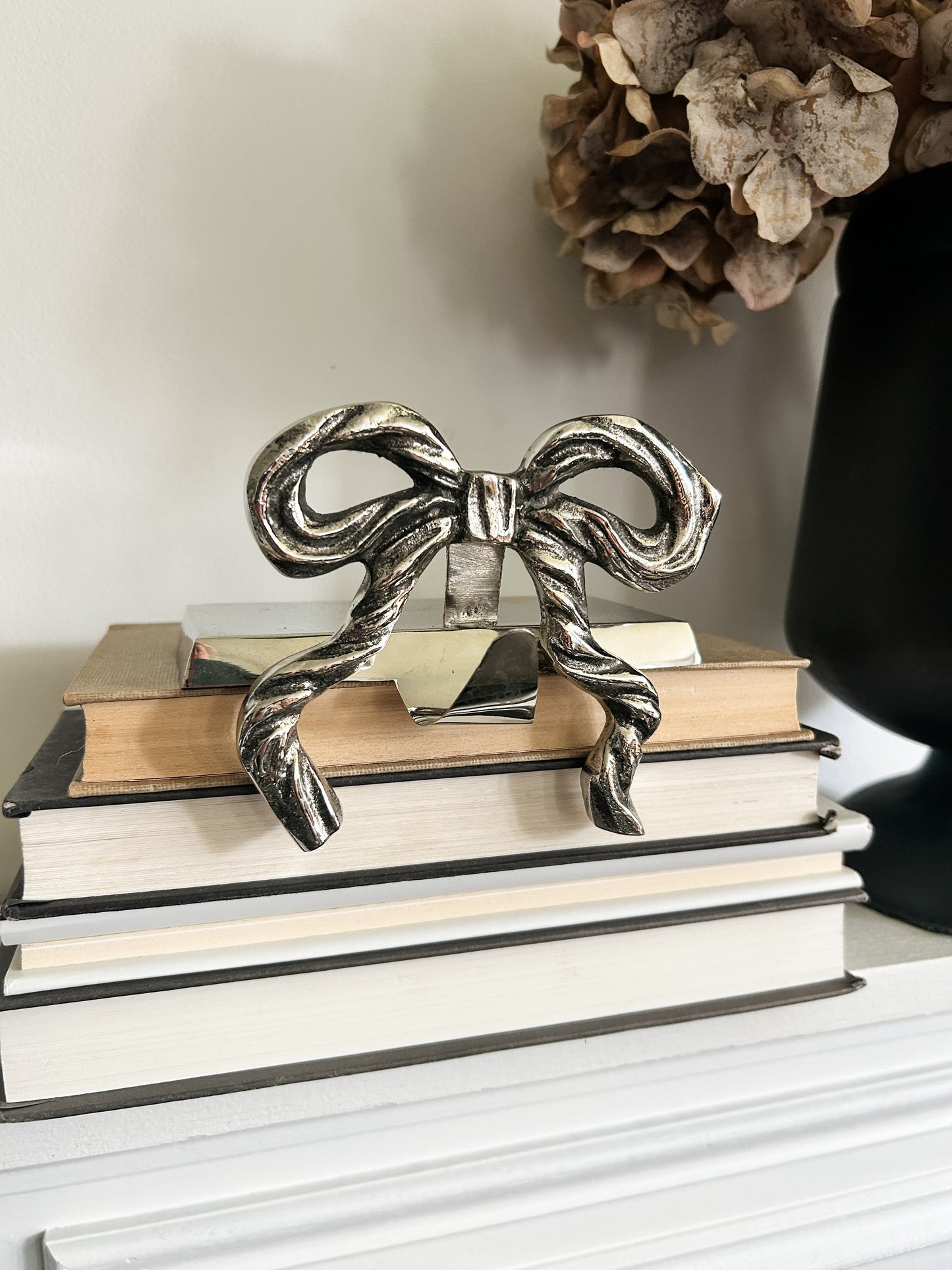 Cast Aluminum Bow Stocking Holder