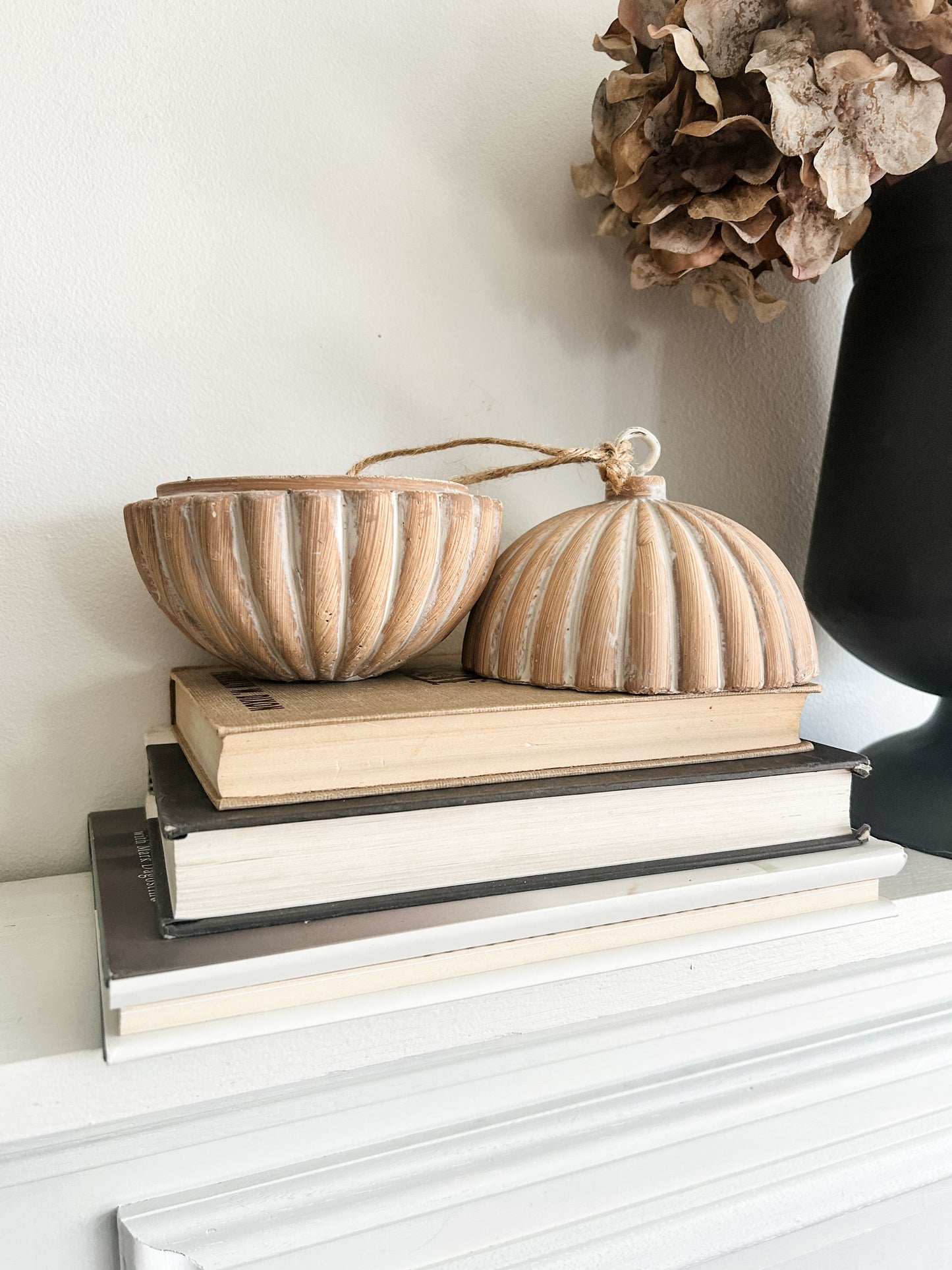 Ribbed Round Storage Object