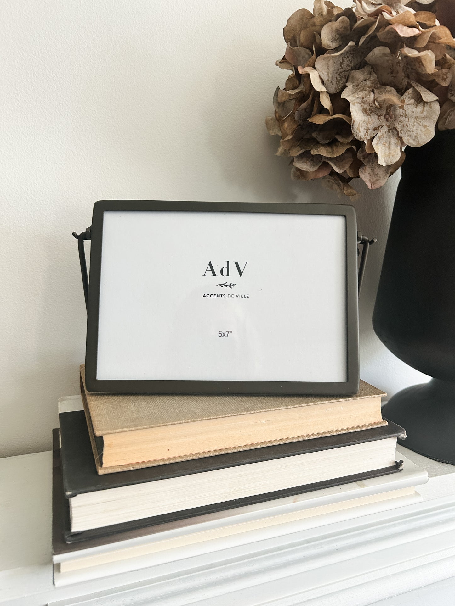 Iron Easel Frames Assorted