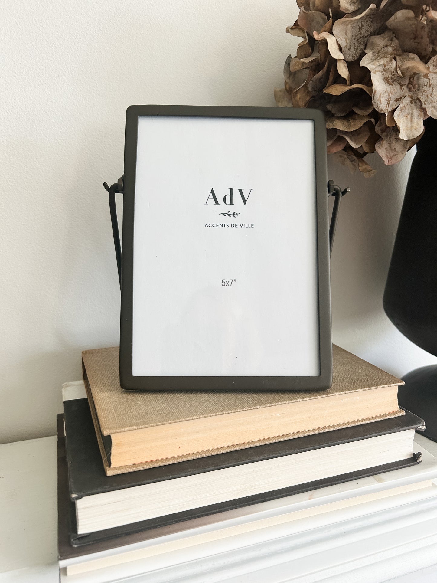 Iron Easel Frames Assorted