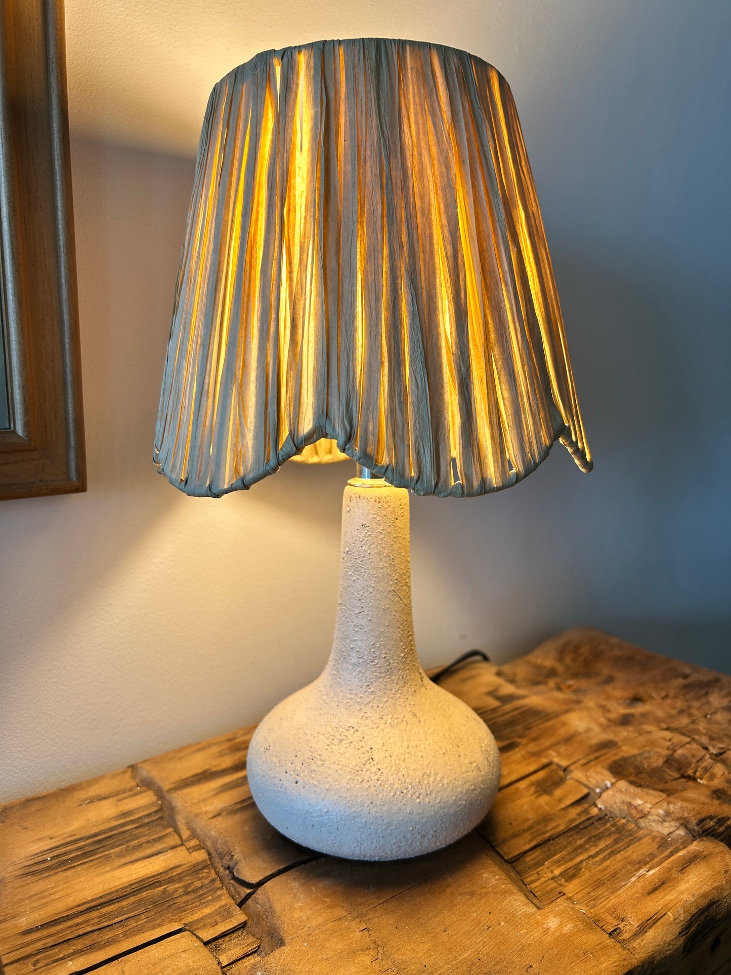 Raffia Scallop Mini Lamp