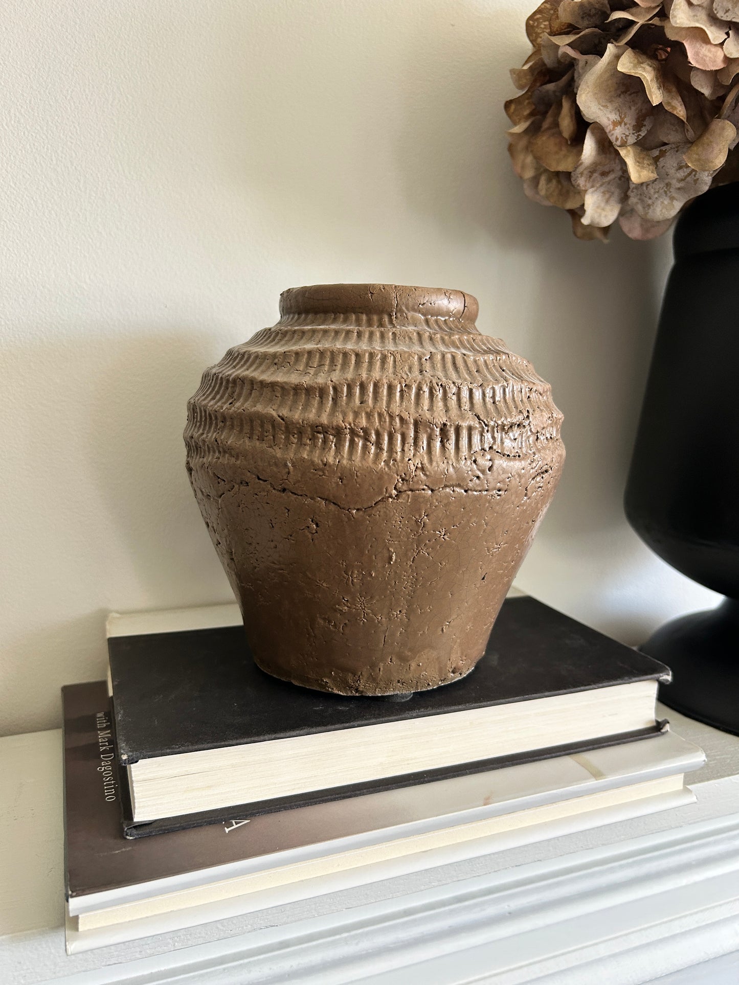 Small Brown Pattern Line Vase