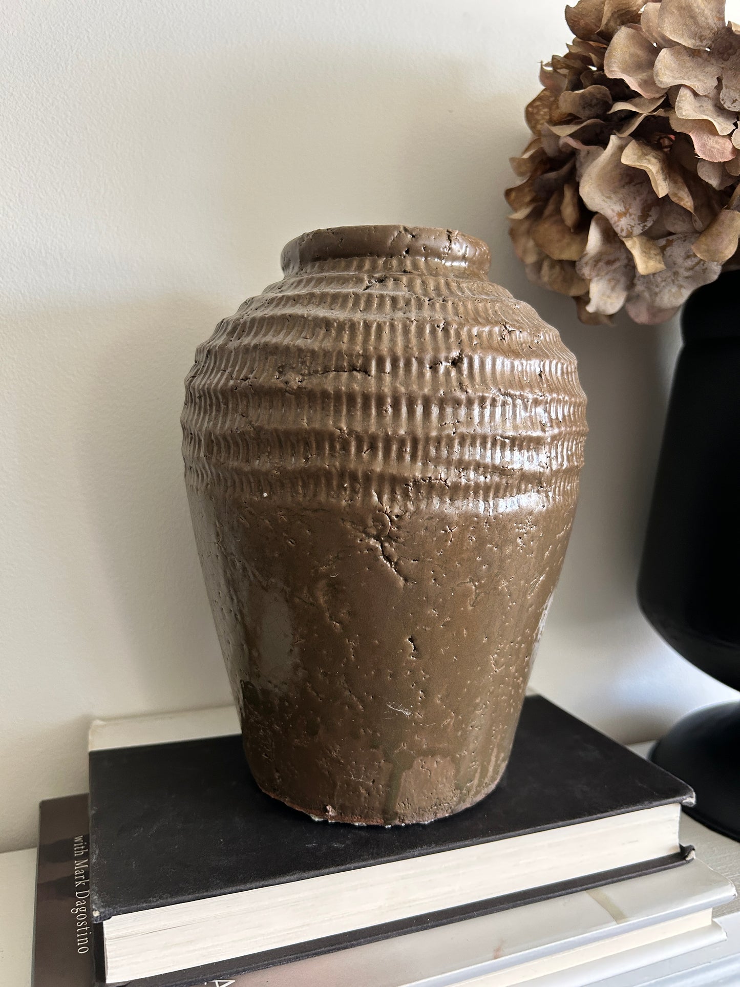 Brown Pattern Line Vase
