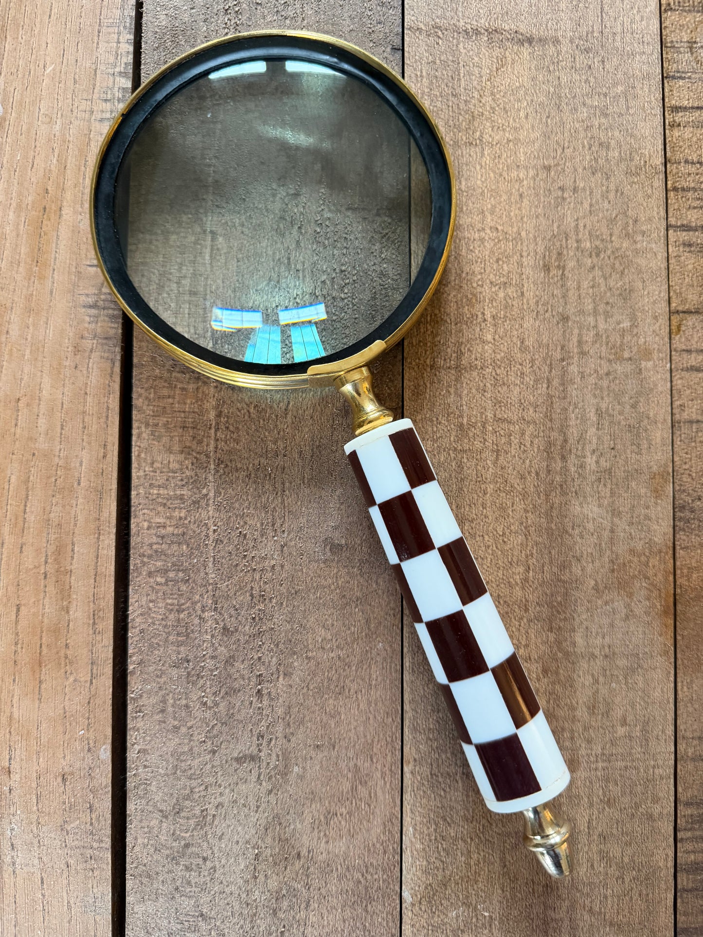 Brown Checkered Magnifying Glass