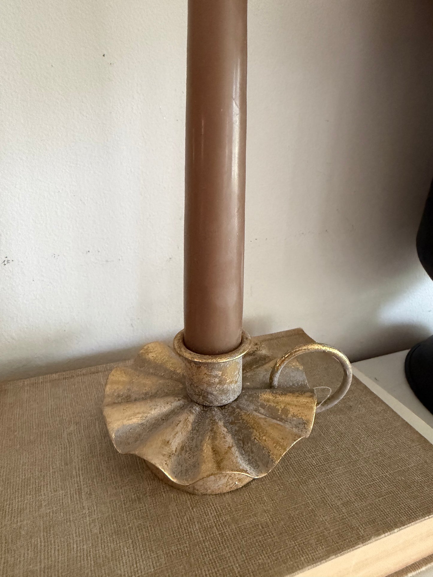 Savannah Ruffle Taper Holder