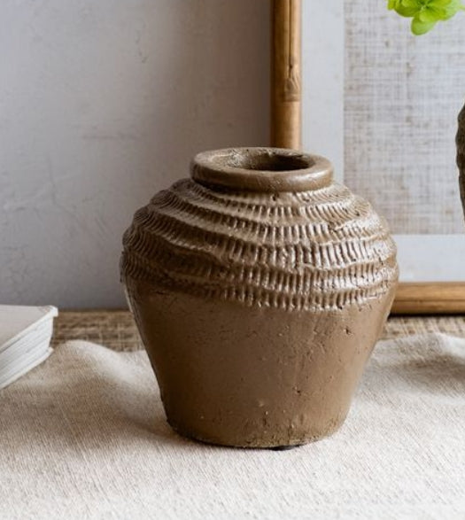 Small Brown Pattern Line Vase