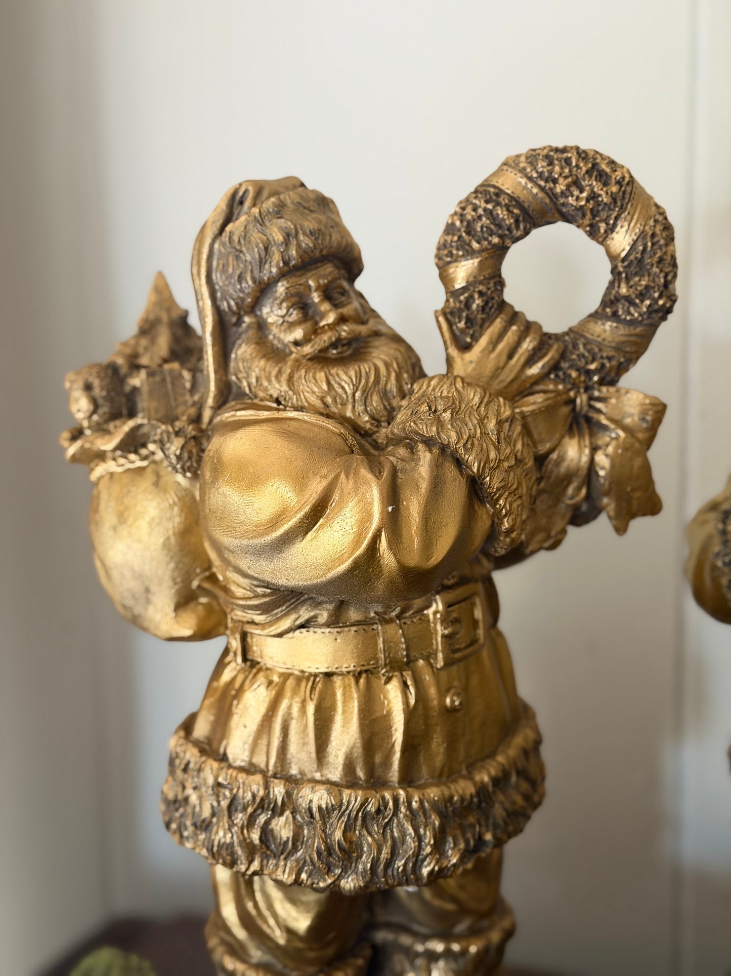Antiqued Gold Santas Assorted