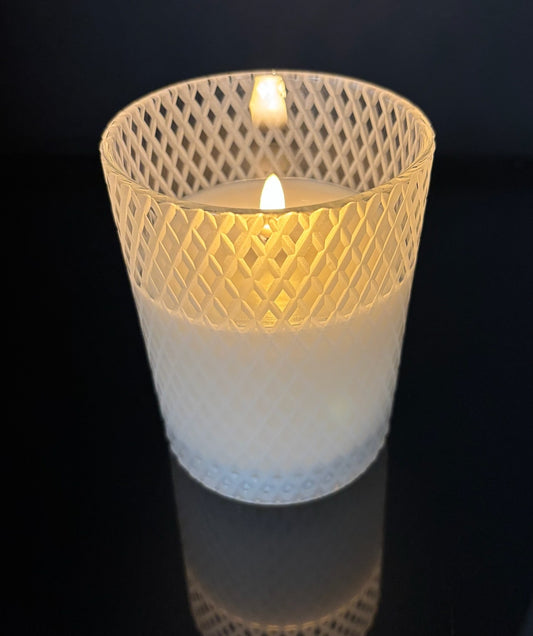 Simple Ivory Trellis Candle- 4 x 5"
