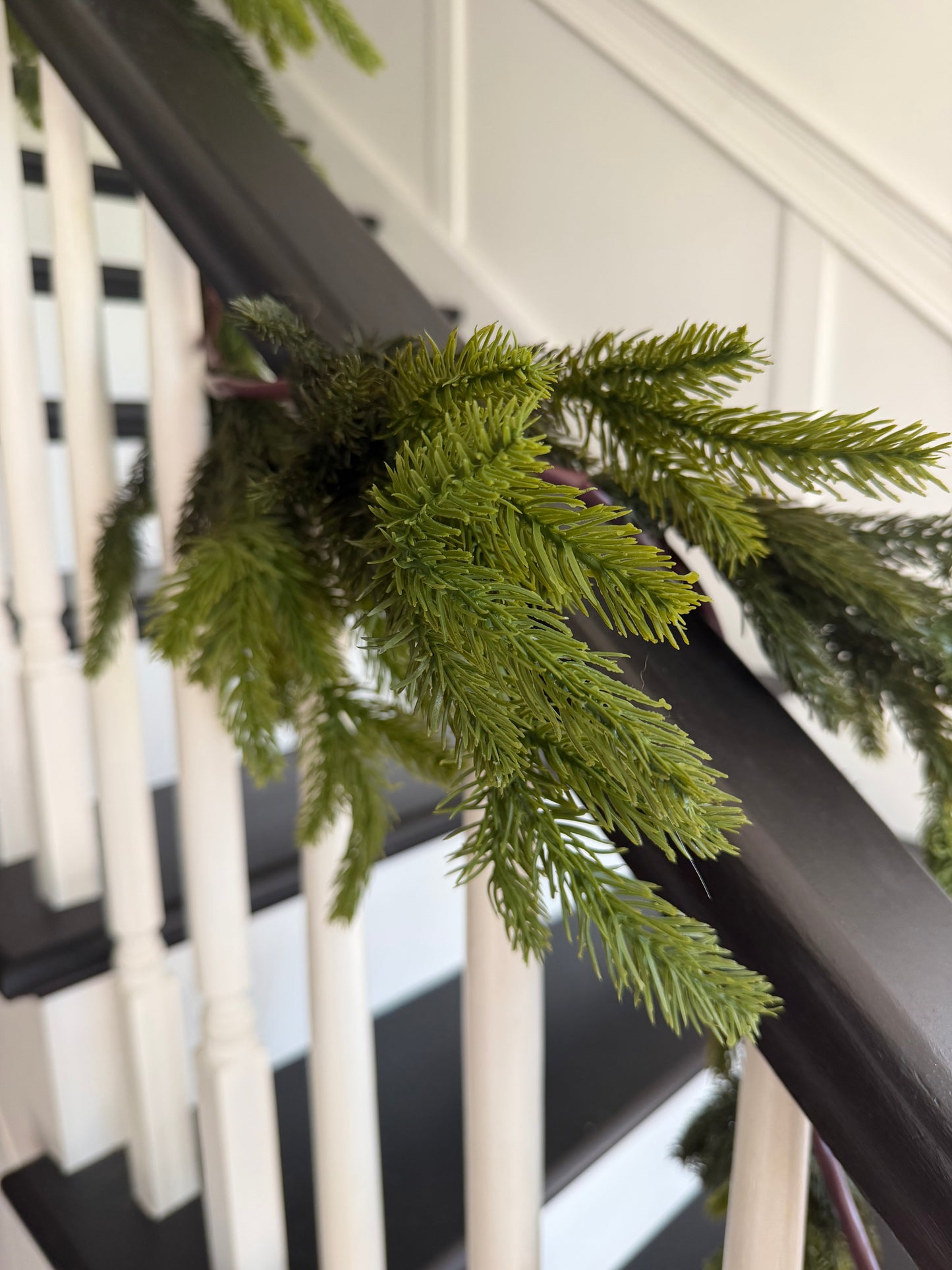 Real Touch Spruce Garland- 10'
