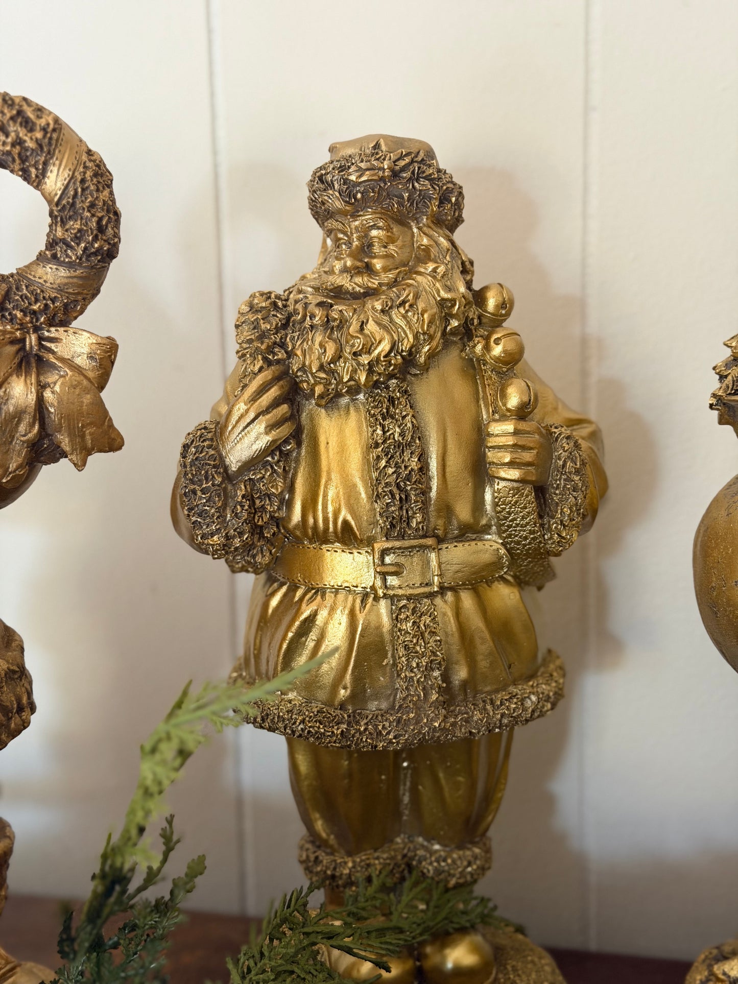 Antiqued Gold Santas Assorted