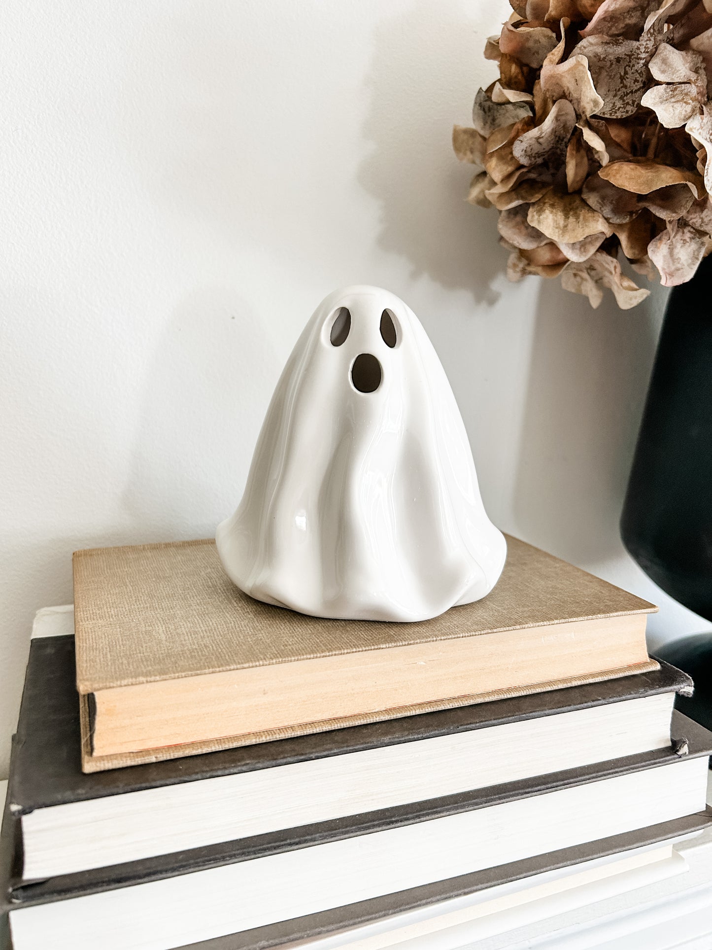 Small Ceramic Flowy LED Ghost