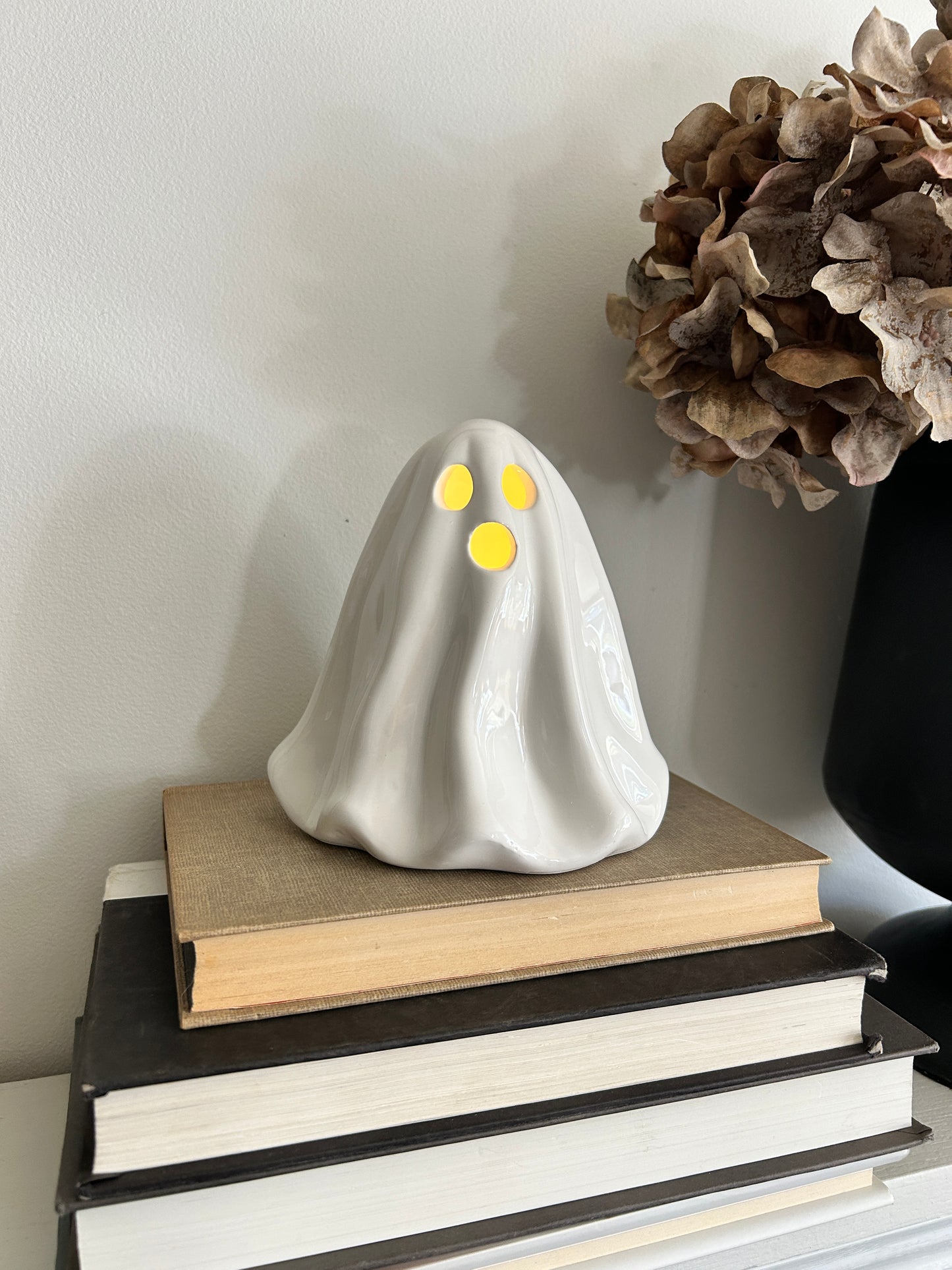 Large Ceramic Flowy LED Ghost