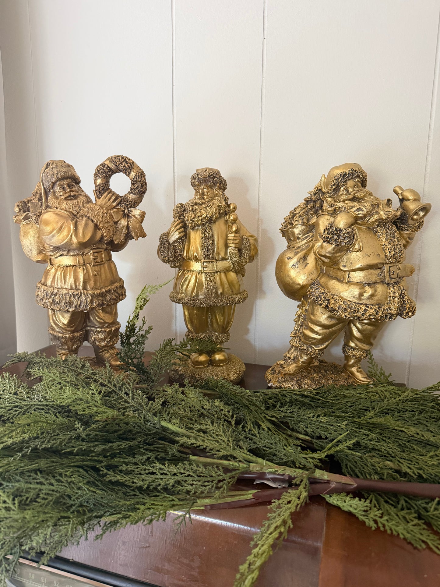 Antiqued Gold Santas Assorted