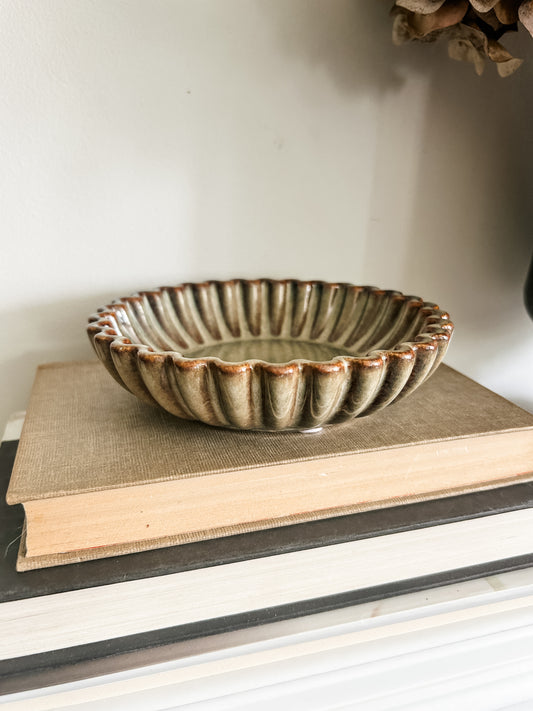 Reactive Glaze Ribbed Dish