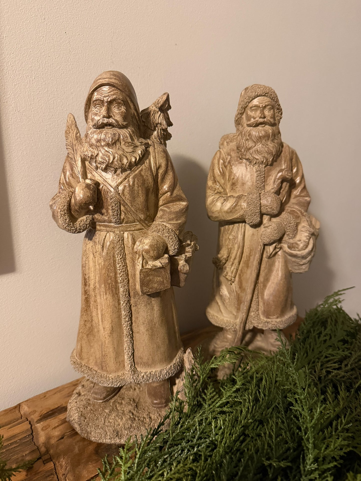 Resin Wood Look Old World Santas Assorted