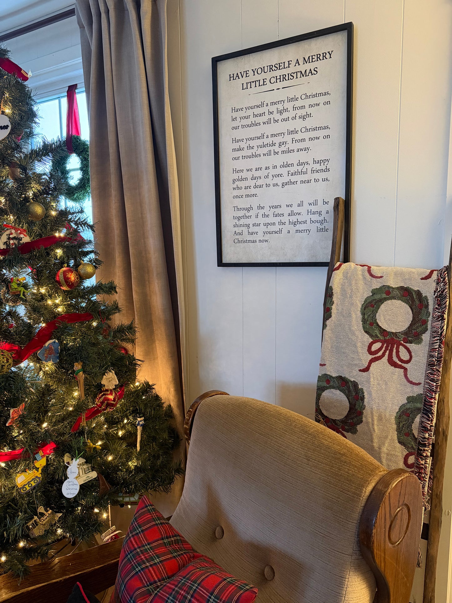 Classic Wreath Jacquard Throw Blanket