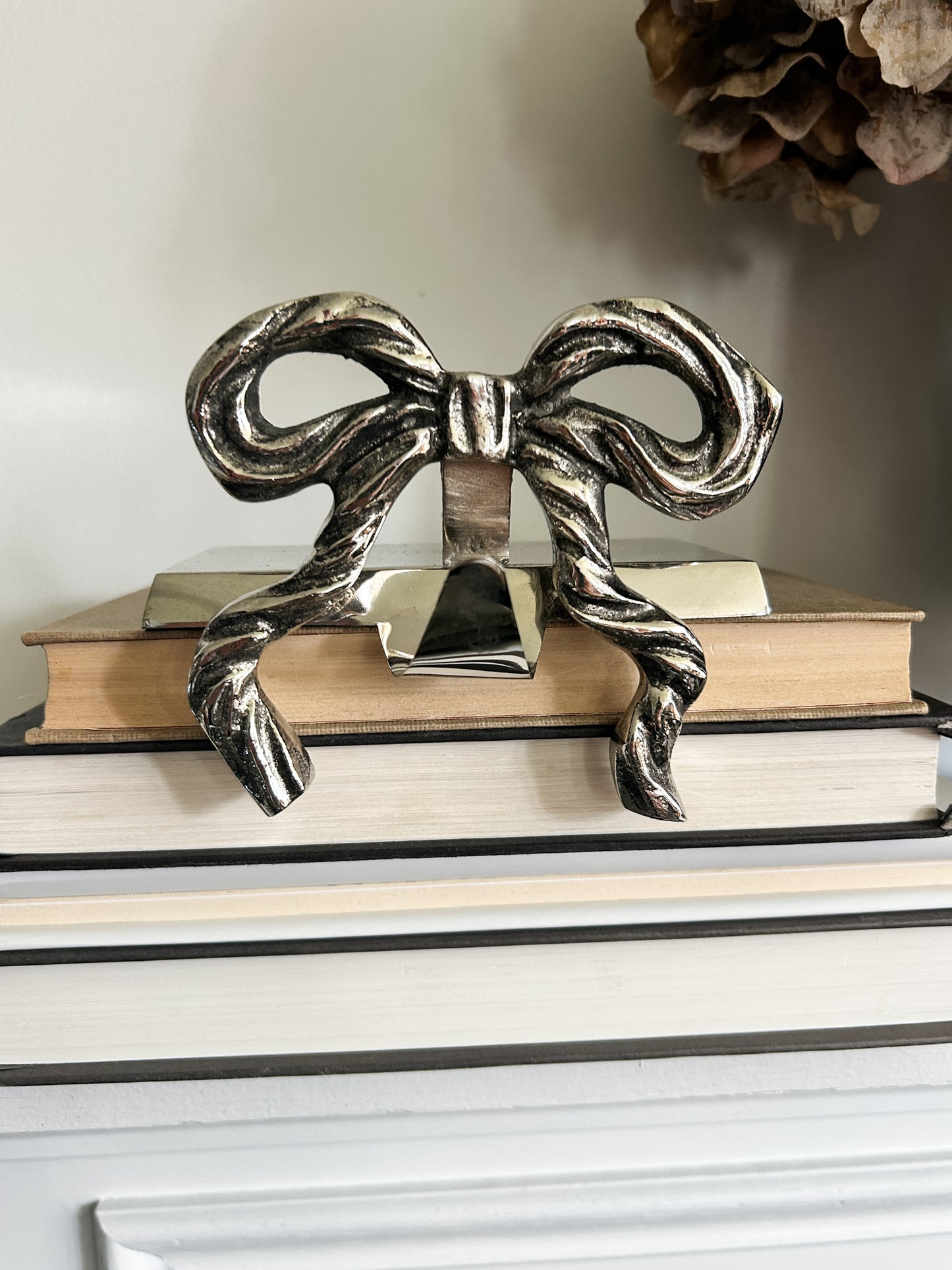 Cast Aluminum Bow Stocking Holder
