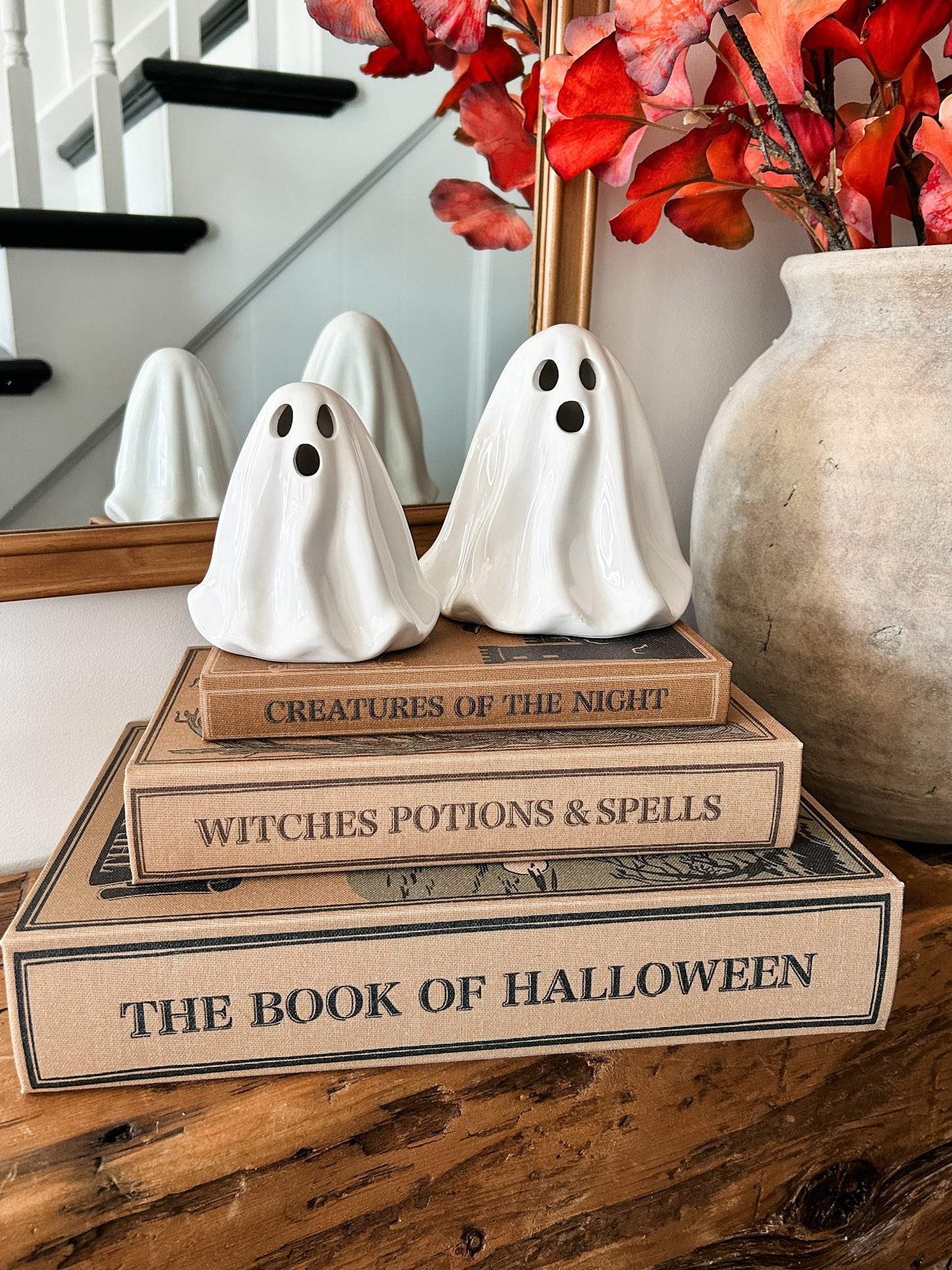 Large Ceramic Flowy LED Ghost