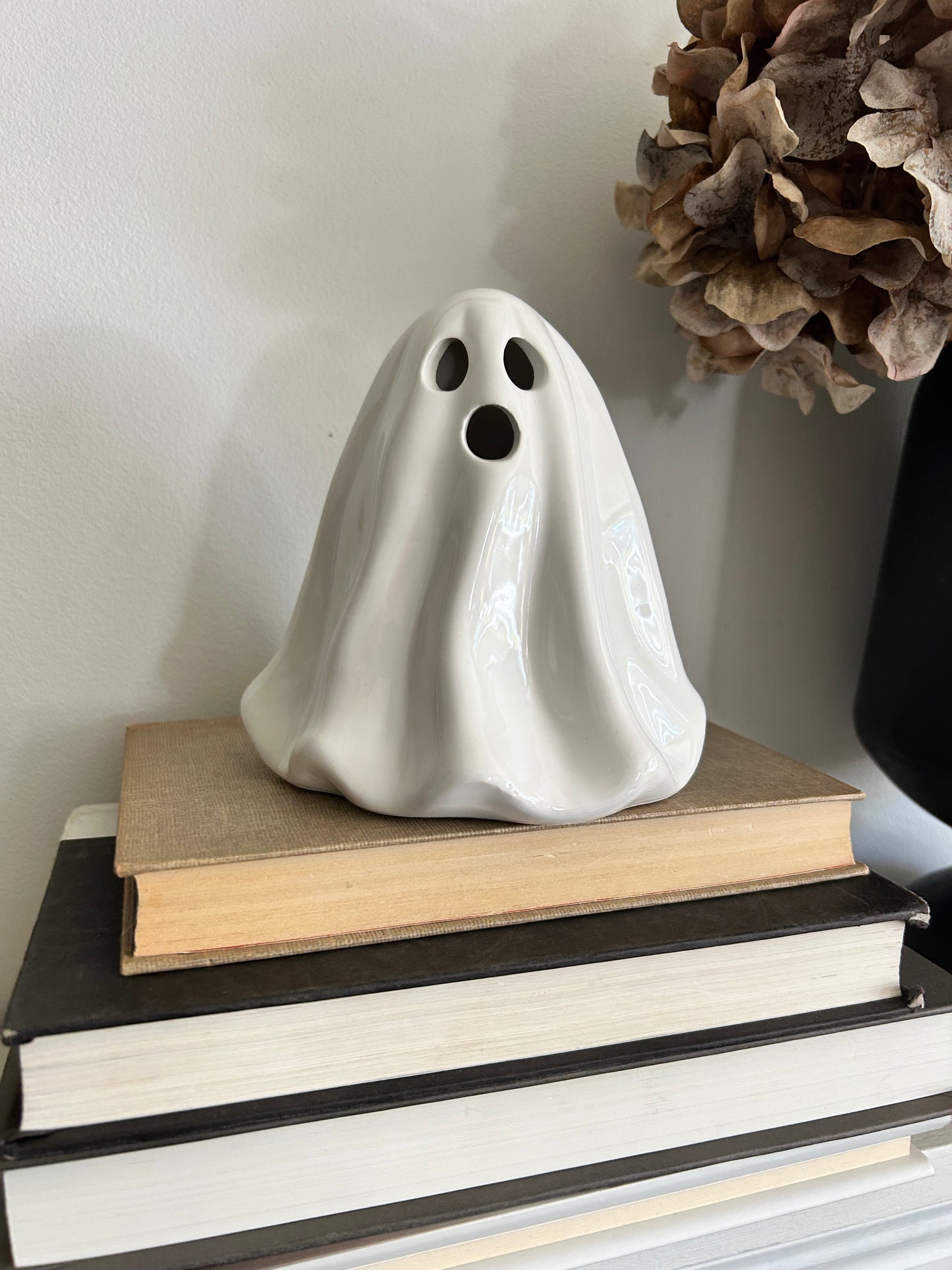 Large Ceramic Flowy LED Ghost
