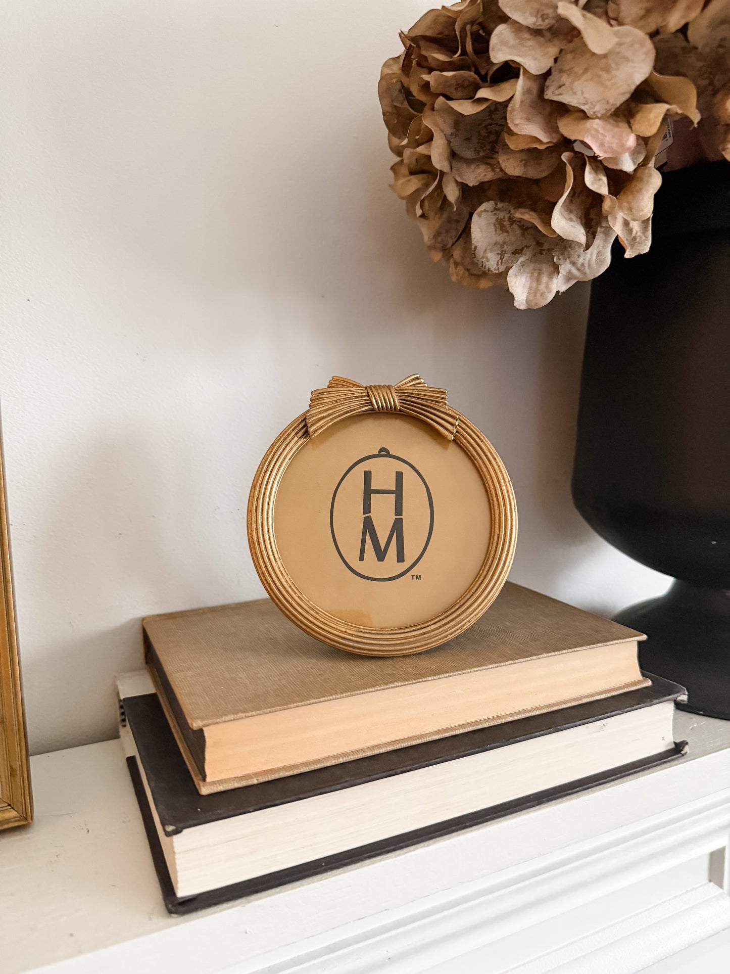 Mini Gold Resin Round Bow Frame