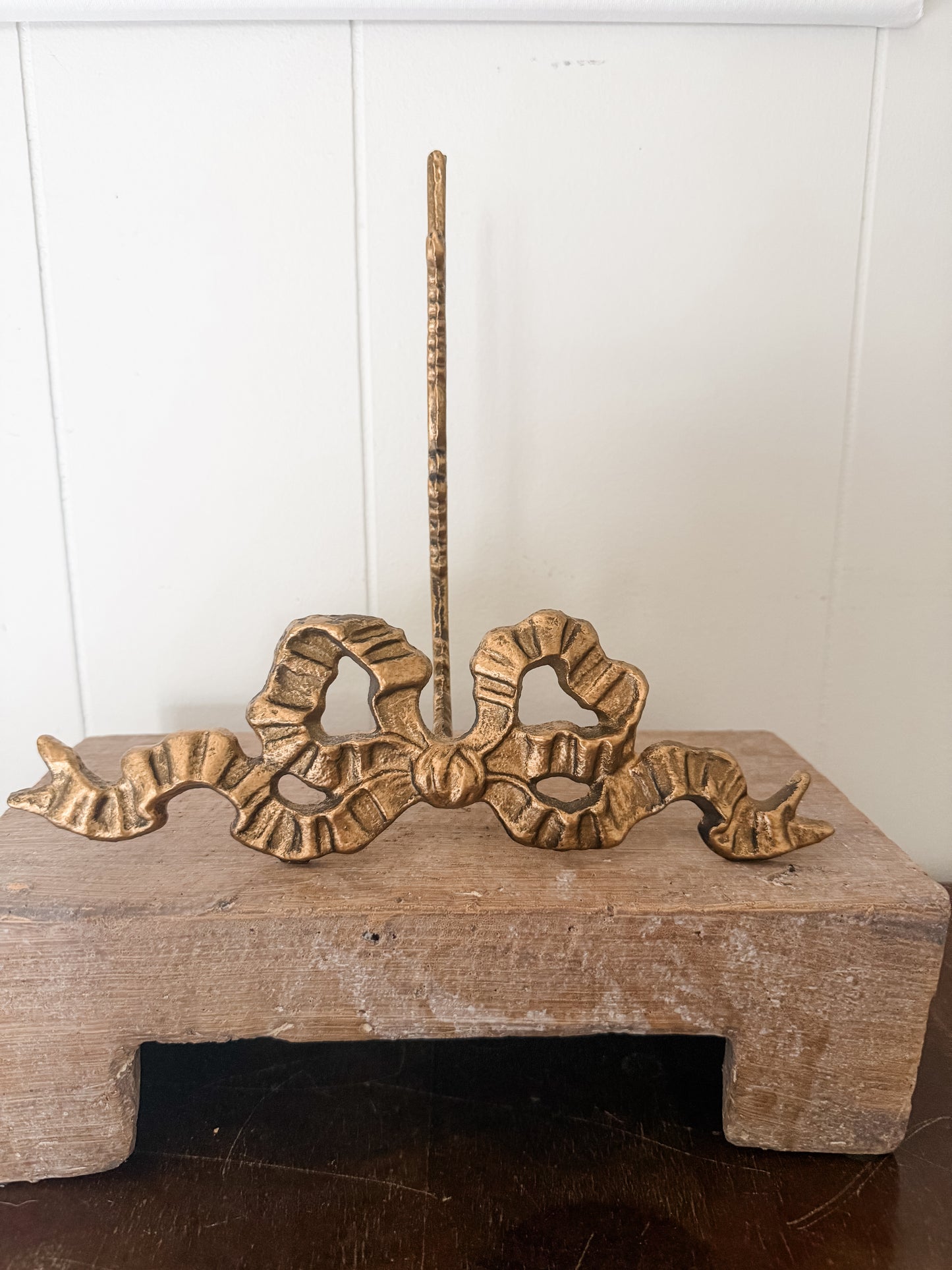 Gold Bow Tabletop Easel