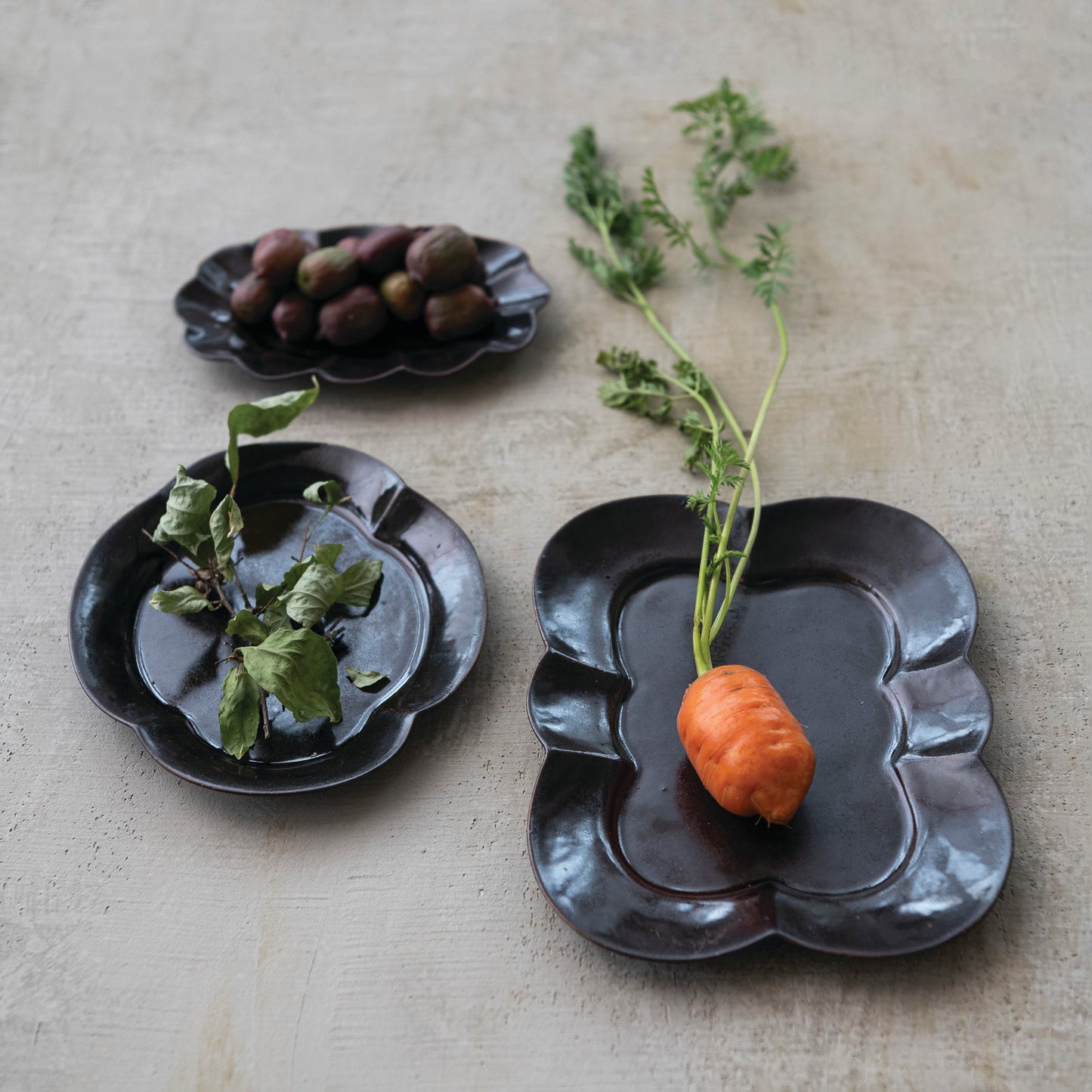 Brown Stoneware Scalloped Plate (Large)